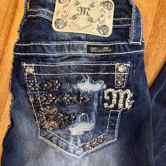 Miss Me Jeans Bootcut Size 26 Dark Wash Sequin Embellished Distressed Pockets - Picture 2 of 12